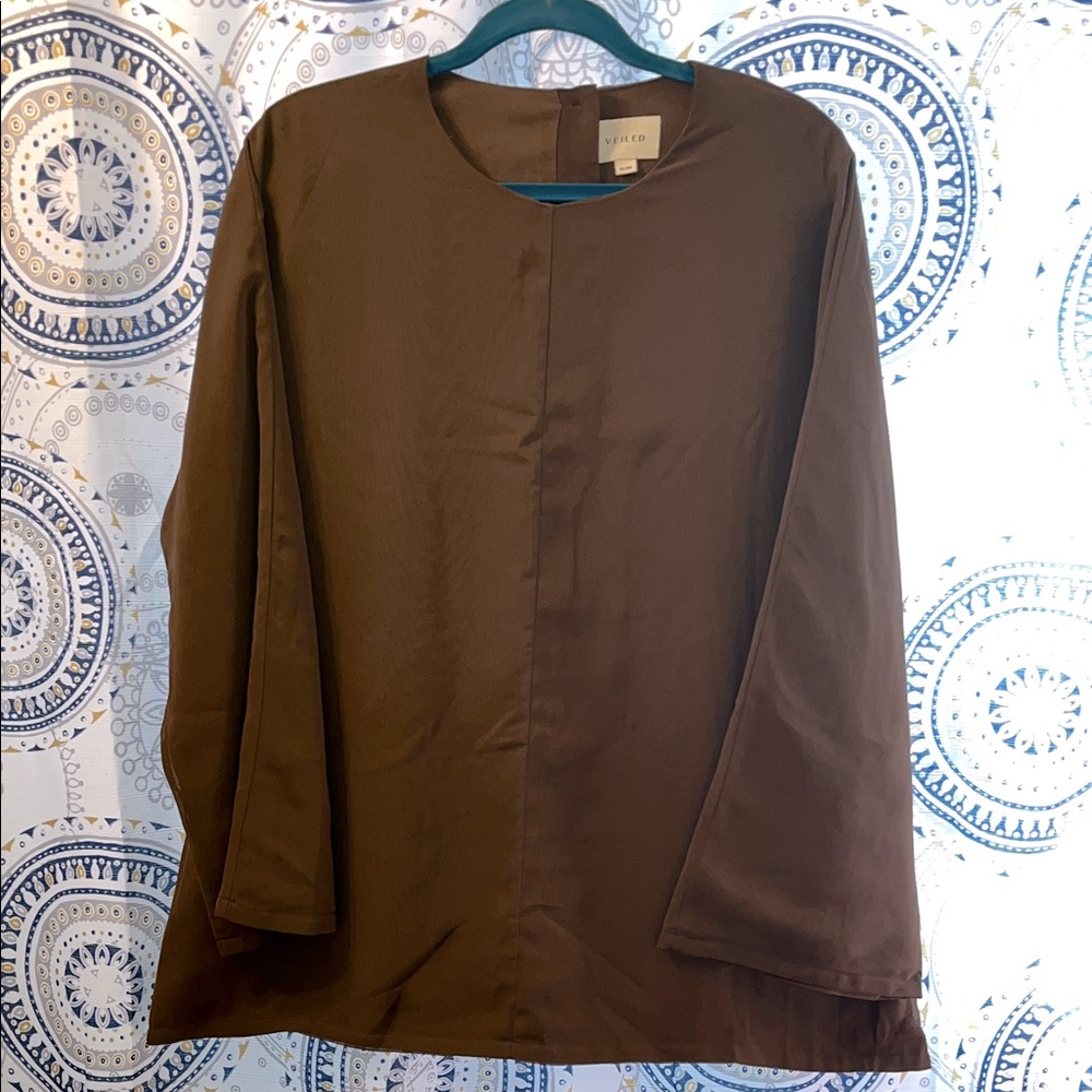 Veiled Collection Long Sleeve Seamed Tunic Top
